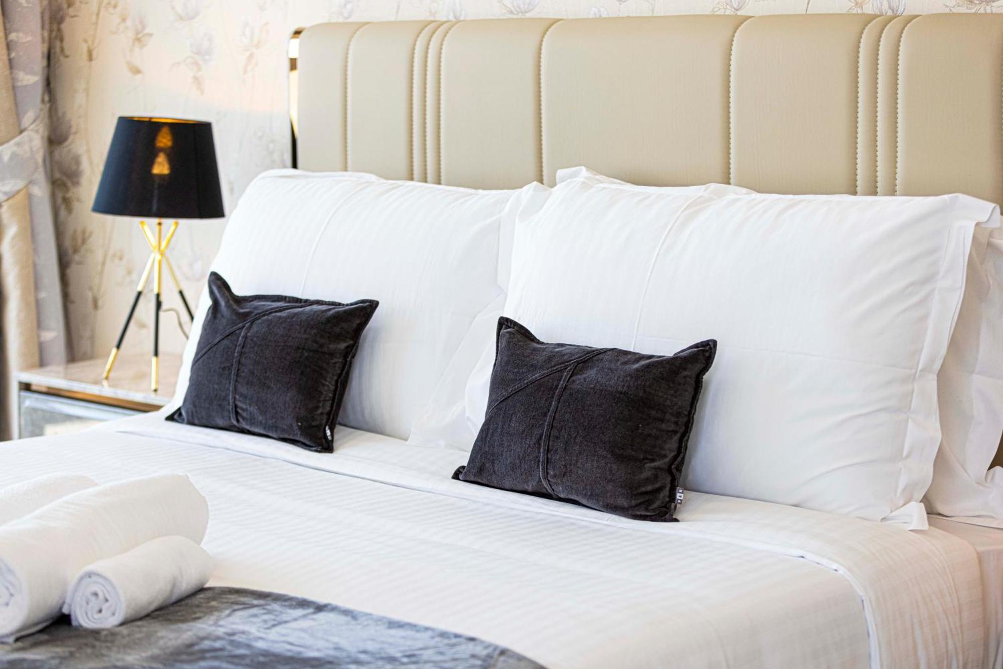 Ultra-luxury / Marina & Burj Khalifa View/ High Floor Dubai